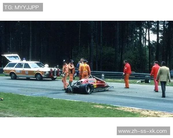 东契奇调侃海斯骑车太危险呼吁大家佩戴头盔安全出行